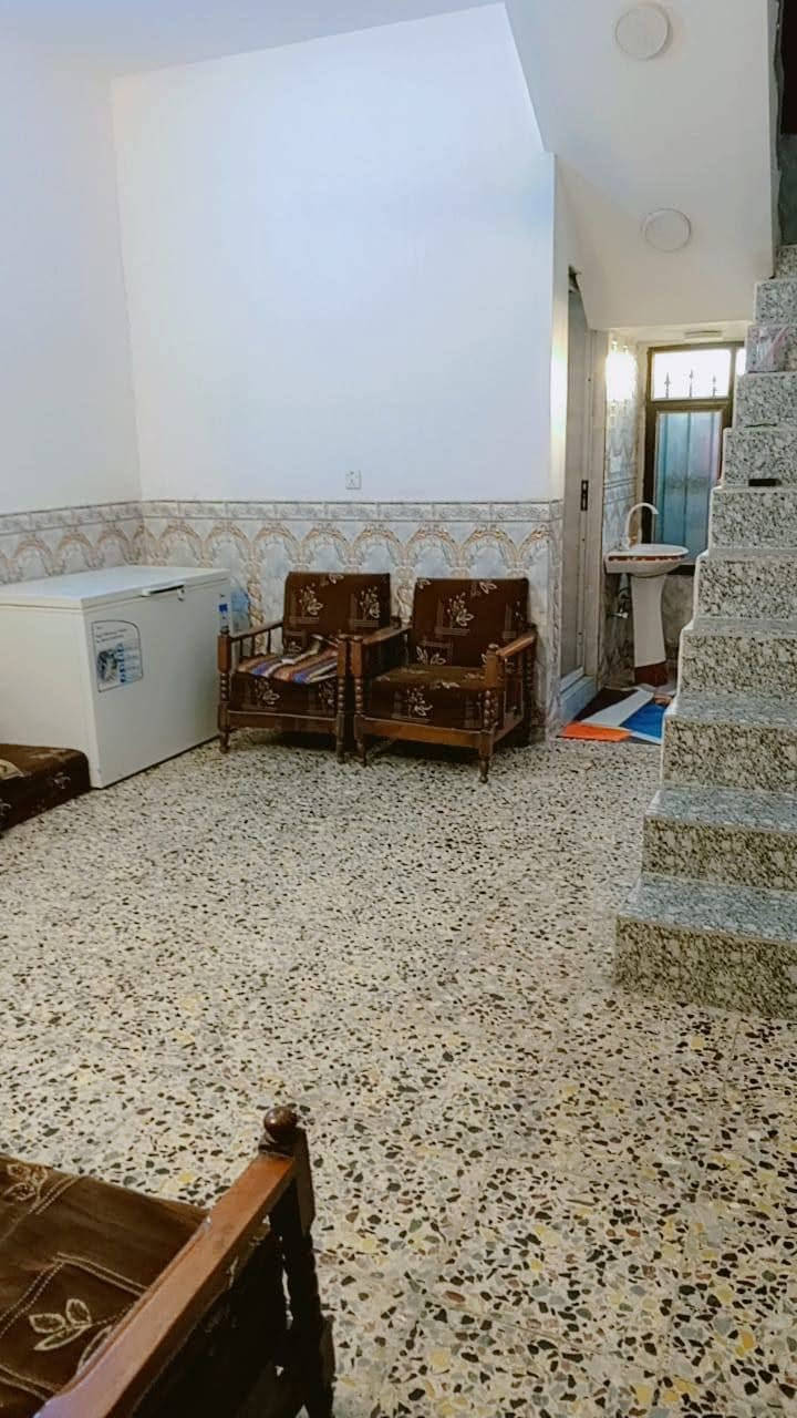 بيت للبيع مساحه 150 متر كامل مكمل العنوان بغداد قضاء المدائن يبعد عن مرقد الامام سيدنا سلمان المحمدي عليه السلام...خمس دقائق... للاستفسار الاتصال على الرقم ***********

