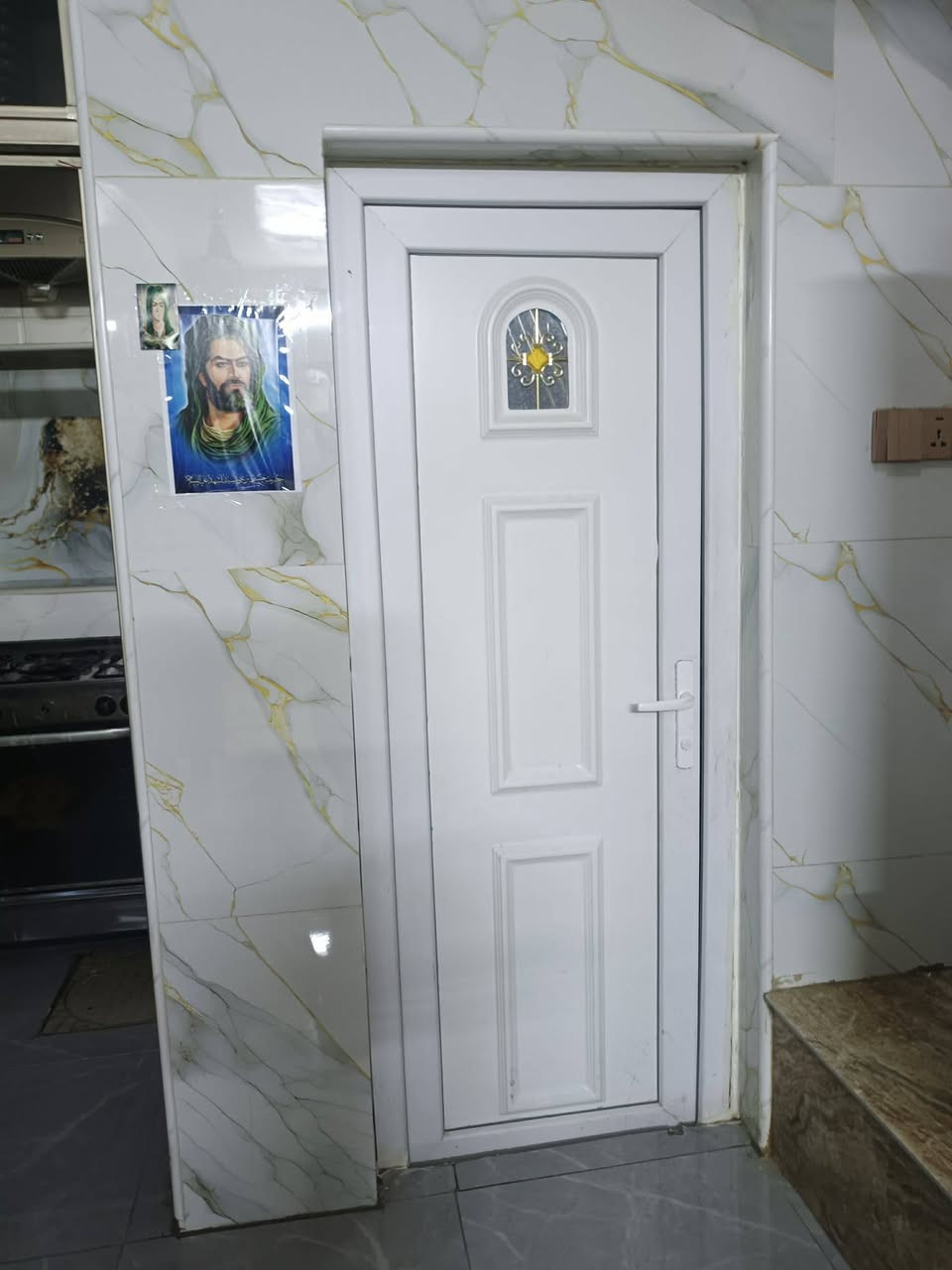 نصف قطعة مدينة الصدر قطاع ٧٩ قرب مدرسة آحد المساحة ٧٢ متر بناء جديد حديث وبيت كامل تجيب غراضك وتجي تكعد للأستفسار اتصل ع الرقم....
***********
