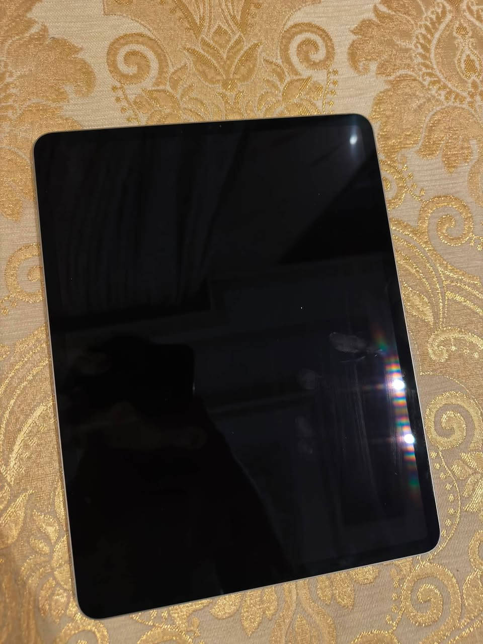 للبيع ipad pro”12  M2
السلام عليكم للبيع ايباد برو ١٢ انش الجيل السادس 

* 📱 الموديل: iPad Pro 12.9-inch (6th Generation)

* ⚡ المعالج: Apple M2

* 💾 السعة: 128GB

* 📡 النسخة: Wi-Fi

* 🖥️ الشاشة: Liquid Retina XDR – 12.9”

* 🔋 صحة البطارية:85%

* 🔄 دورات الشحن: 589 Cycle

* 📅 تاريخ التصنيع: 2022

* 🔐 iCloud: تسجيل خروج وجاهز للمستخدم الجديد

* 💻 النظام: iPadOS 26.5.2

الحالة: الجهاز يعمل بشكل ممتاز وجميع الوظائف تعمل، والشاشة واللمس والكاميرات والسماعات والـFace ID تعمل بشكل طبيعي.

السعر 900 الف.

للتواصل واتساب ***********
