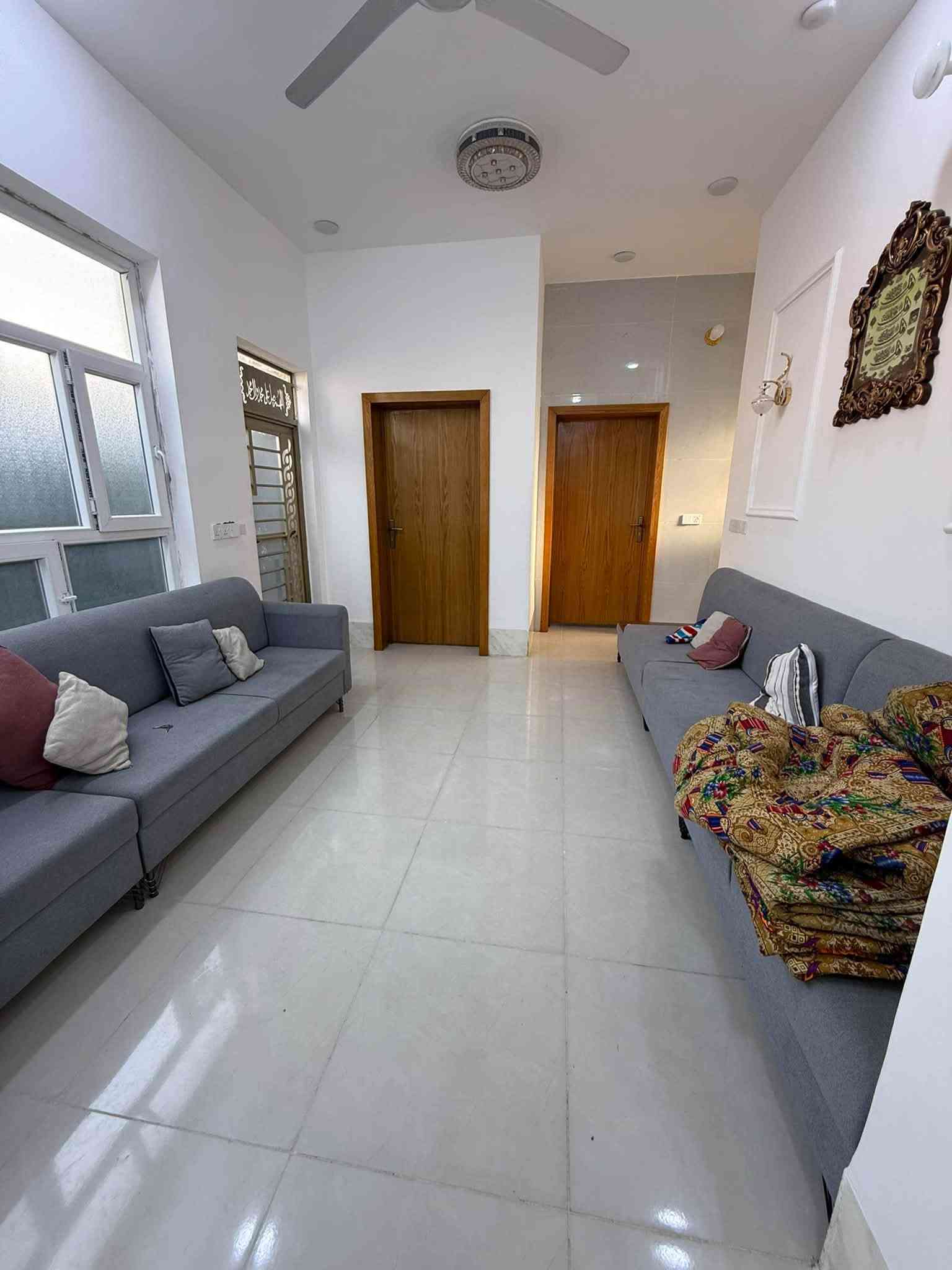 للبيع دار سكني🏘️
مساحة📐 ٢١٨ م٢  
مكانة📍 بالزكندري  خلف المدرسة 
خدمات ماء 💦 كهرباء⚡️ تبليط🚧 
تحويل مباشر✅ وضمان ١٠٠/١٠٠✅
يحتوي على غرفتين نوم🛏️ ومطبخ🧑‍🍳 حار وبارد وصالة 💙 واستقبال 🤍 وصحيات🚾 داخلية وخارجية  وممرات عدد٢ 🚧 وطارمة واسعة وحديقة🌾🌺🌸
بناء حديث🏠 مايقارب ٦ اشهر  الصور داخل المنشور  👇👇 
 سعره  حلو  وشتريد ارقامي موجودة وبخدمتك اتصل واسال بالي يعجبك بدون تعليقات 💙
للاستفسار اكثر مراجعة مكتب عقارات الاخوين او الاتصال 📞 
***********
*********** 
بابل/ الحمزة الغربي ع / شارع المواكب/ مقابل العمارة الحمراء❤️
