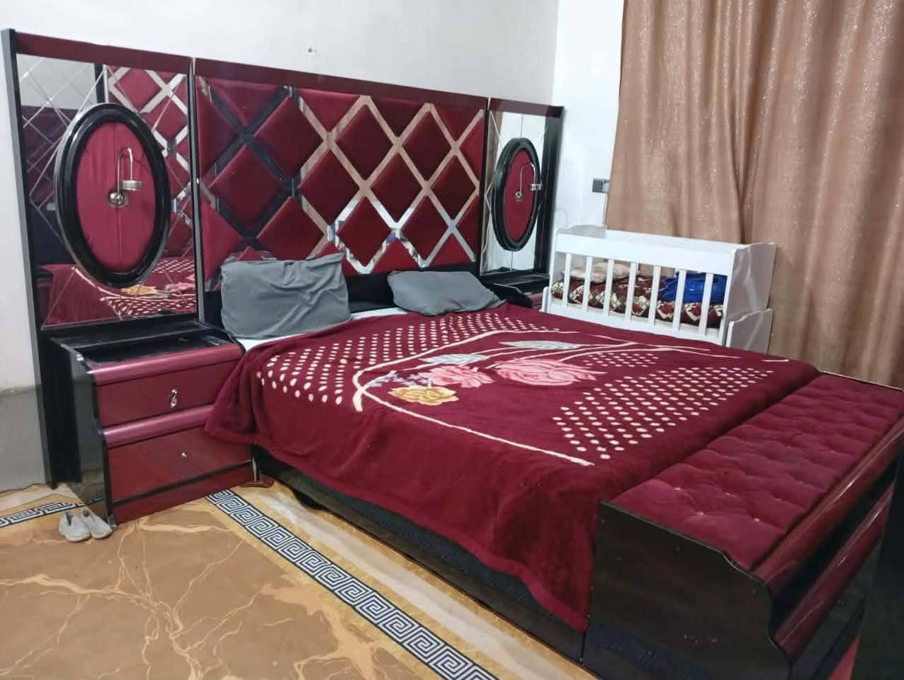 سلام وعليكم قرفت نوم البيع السعر ٣٧٥ وبيها مجال تصل على رقم ***********
