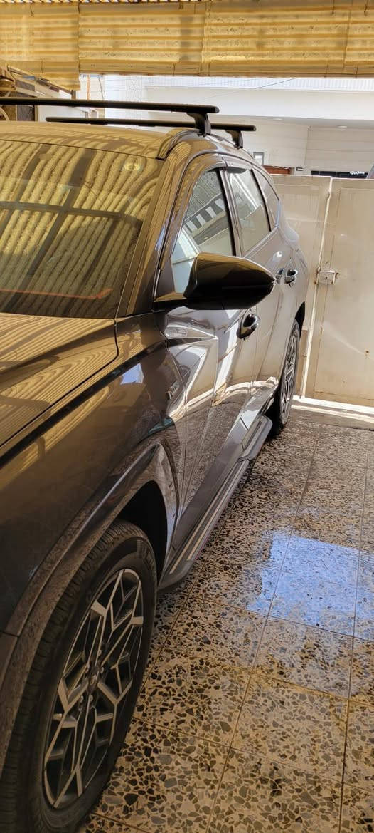 توسان موديل ٢٤هايبرد مواصفات ان لاين ماشيه 9ميل حادث موضح بالصور جاملغ نفس الون حافت البنيد مصبوغه 
سياره جديده اي نقص مابيه للاستفسار الاتصال على الرقم وات ساب ***********
