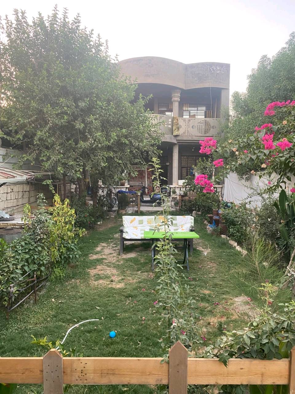 بيت للبيع في بغداد منطقه هورجب 
قرب السريع الجديد حله بغداد
مساحه الأرض 500 متر
10x50 بيها بيت طابقين يحتوي على 44 غرف نوم واستقبال ومطبخ وصحيات عدد 2
ومشتمل سندويج ومحل قيد ال انشاء
سند 25 مباشر يدخل اسمك بالسند
لل استفسار اكثر
***********