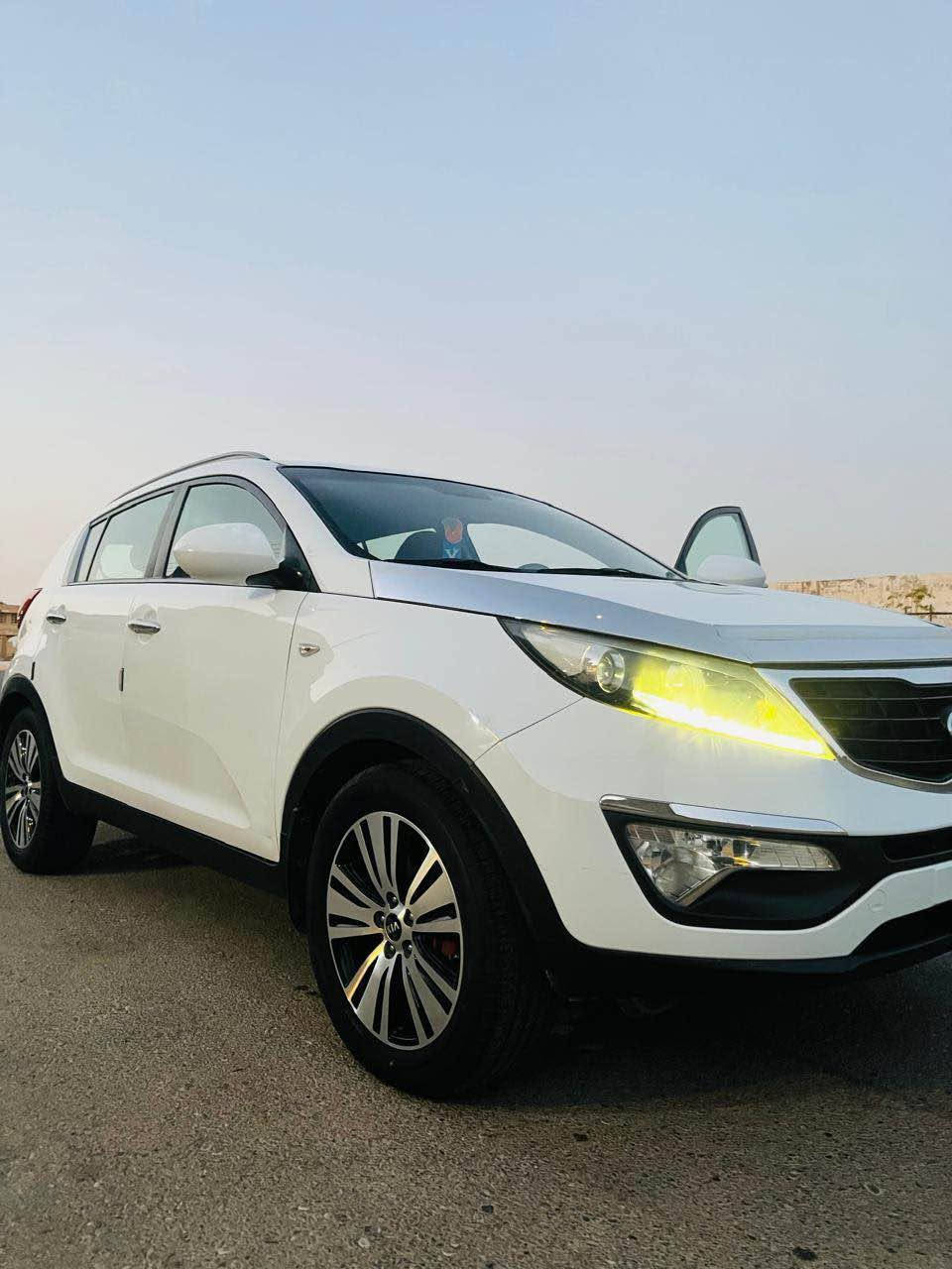 KIA sportage 2016  
خليجي كلين مكفوله كفاله عامه (فقط باب السائق الايمن بي طخه بسيطه ) 
محرك. كير. مكفول.  حداديه جديده. طخم تاير جديد 
كامره خلفيه. حساس خلفي. مثبت سرعه. 
السعر 155و بي مجال بسيط 
العنوان ديالى 
للتواصل :

‭***********‬

‭*********** بلاد رز, ديالى
