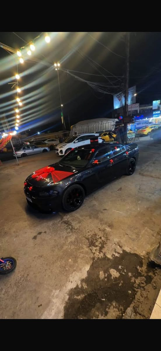 السلام عليكم   للبيع
جارجر موديل 2017  V6 
مواصفات ال SXT معروفه 
تبريد خير من الله 
السيارة مال جناي 
تخم تاير 
تخم ويل 
سماعات دمام سستم 
دوشمه جديده 
داخل كامل لد ترحيب كامل 
السياره ادامه كاملة 
( كير.  محرك.   اكسل ) خير من الله جديد 
السياره نصبته ماشاءلله و مصروف عليه كلش اهواي 
رقم بغداد جديد 
بأسمي ثاني يوم تحويل 
مكان السياره بغداد الشعب 

السعر : 177 و بيه مجال كلشش بسيط
الرقم  ***********
