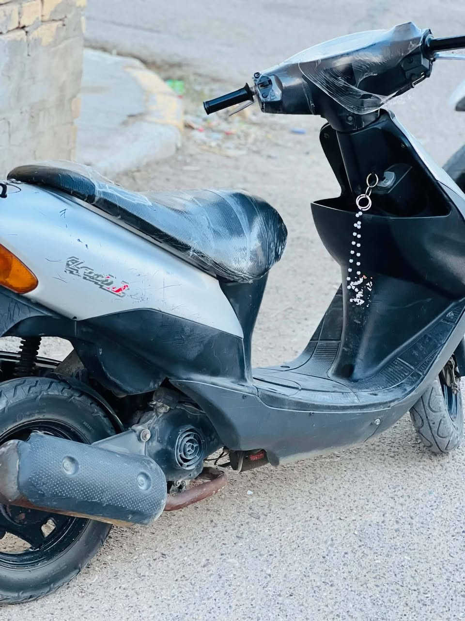 سلام عليكم دراجه جنطه البيع مامفتوحه كلشي شغال بيه خير من الله الدراجه ب250او بيه مجا ل تصال ***********
