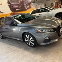 Nissan altima SV بلاص موديل 2021  مواصفات:  فتحة سقف رادار امامي  رادا...