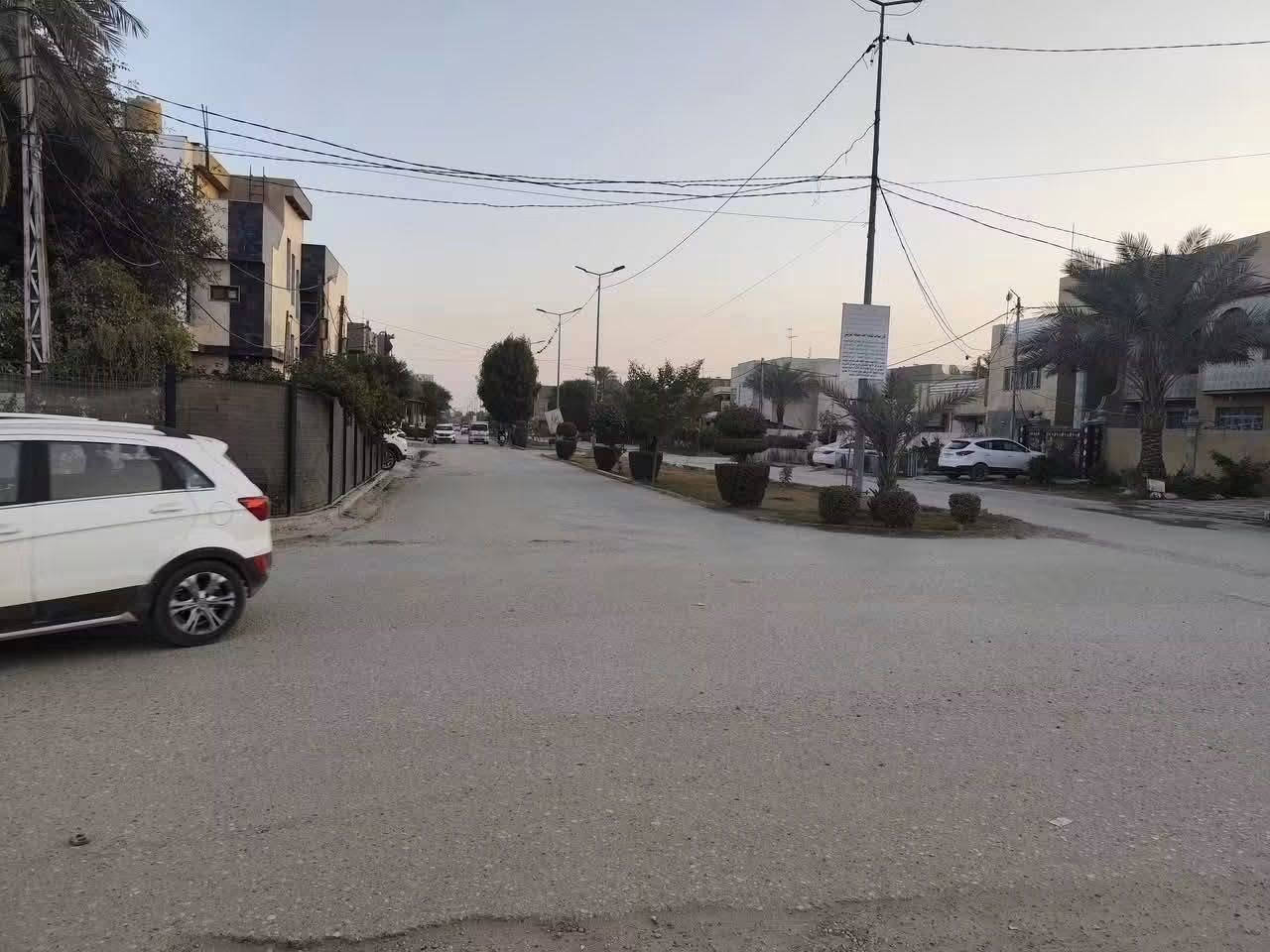قطعة ارض ٣٣٠ م للبيع 
الجمعية . حي ابو النفط 
مقابل الشارع المشجر على التبليط مباشرة 
***********
