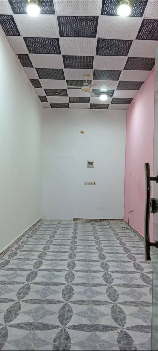 محلات مع بيت للبيع موقع تجاري طابو زراعي عراقي
المساحه الكليه 250م الموقع الواجهه 10م والنزال 25 م  ابي الخصيب على شارع ابو كوصره الرئيسي قرب شارع بني أسد شارع الرحمان 
محلات عدد 2 
البيت مكون بناء و سندويج كامل وجاهز 
السعر 125
 للاستفسار ***********
