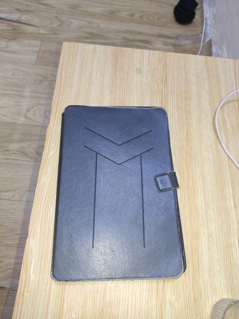 🛑 ماعندي توصيل 🛑

للبيع تابلت Xiaomi Pad 6 (لون رمادي
المساحة: 256 جيجابايت
الرام: 8 جيجا (+8 جيجا توسيع ذاكرة = 16GB)
الشاشة: 144فريم
الحالة: نظيف جداً 100% بحالة الجديد (استخدام حذر)
المرفقات: الكارتون الأصلي + شاشة حماية + كفر + قلم تجاري 
، عندك واير الشاحنه يحتاج تبديل ولكن يشتغل 

المكان : بغداد جديدة، المشتل ، بالقرب من تقاطع الاجراس

السعر: 300 قفل 

تواصل واتساب الرقم : ***********
هل التابلت بيه أي عطل أو ملاحظة غير واير الشحن، مثل بطارية ضعيفة، شاشة بيها مشكلة، أو أزرار/سماعات ما تشتغل؟: 
لا
متى مشتريه تقريباً؟ وهل بعده عليه ضمان أو فاتورة/كارتون كامل؟: 
قبل عام 
شنو المعالج بالضبط وشنو النسخة الكاملة للجهاز؟ (حتى يعرف المشتري المواصفات الدقيقة): 
Qualcomm Snapdragon 87
هل الجهاز مفكوك من كل الحسابات وجاهز للتسليم، والسعر نهائي لو بيه مجال بسيط للمساومة؟: 
نعم صحيح ، غير قابل للتفاوض