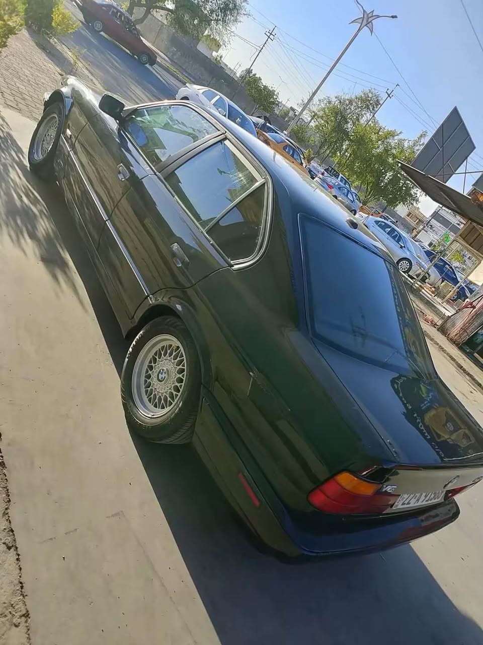سلام عليكم بي ام  525 موديل 1991 سياره رقم اربيل سنويه هزه كله جديد سياره  كلش كلش نضيفه ع وضع شركه بجم عريض كير محرك كهربايت تبريد صدر امامي خلفي تايرات بطاقه بانزين كشنات جلد استراد خاص منضومه زيلون سياره ع وضع شركه  كله بل شرط سياره بدون ضربه مصبوغه عام جمليه فول موصفات ماعدا فتحه سعر ٧٧ بيه مجال رقم موبايل *********** كركوك, العراق
