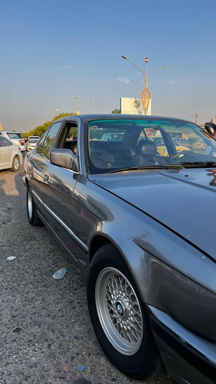 Bmw 525i مكينه وكير شرط رقم كركوك بطاقه بانزين بدون حادث كير عادي اكسل قفل تبريد  سعر 58  سنويه لل30مراوس بتكسي او خصوصي حسب القناعه مكانه كركوك ***********
