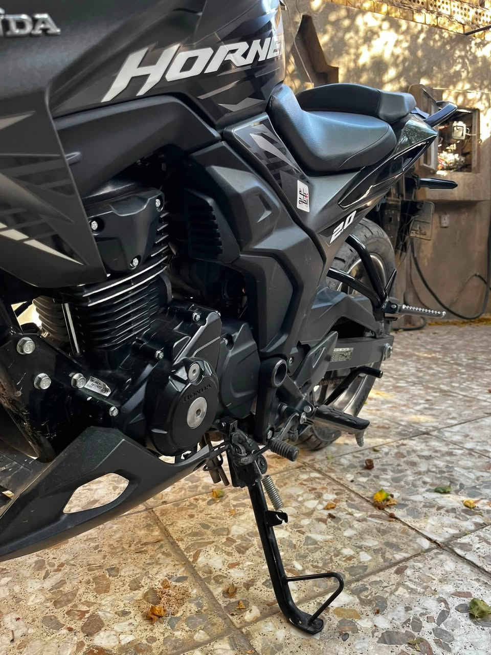 سلام عليكم      

هوندا هورنيت 200cc. كفالة ماشية 9.000km.   ماخذهة من شركة عجلة الخليج رقم وسنوية. 
معتني بيهة. امانة الله.   سعر 3.750.  للعلم ماخذهة ب 6.000 وية التحويل. وتكدرون تتاكدون من الشركة مكاني بغداد. ***********
