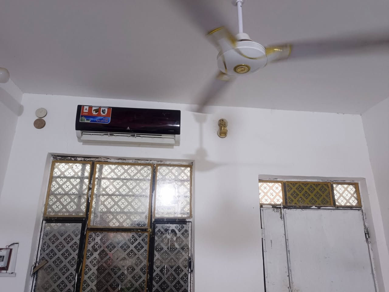بيتين طبك +قطعةوبستان، المساحة الكلية 1400متر، في منطقة الرويضيه قرب مدرسة الرسول الجديدة، كهرباء وماء ومجاري ومشمول الشارع بالصب
ياالله
البيت الأول: يتكون من ثلاث  غرف ومطبخ وصاله وصحيات(جاهز للسكن) 

البيت الثاني: يتكون من أربع غرف ومطبخ وصاله وصحيات(جاهز للسكن) +ديوان. 
اضافةً للقطعة والبستان.

السعر الاتصال على الرقم: ***********
بيتين طبك +قطعةوبستان، المساحة الكلية 1400متر، في منطقة الرويضيه قرب مدرسة الرسول الجديدة، كهرباء وماء ومجاري ومشمول الشارع بالصب
