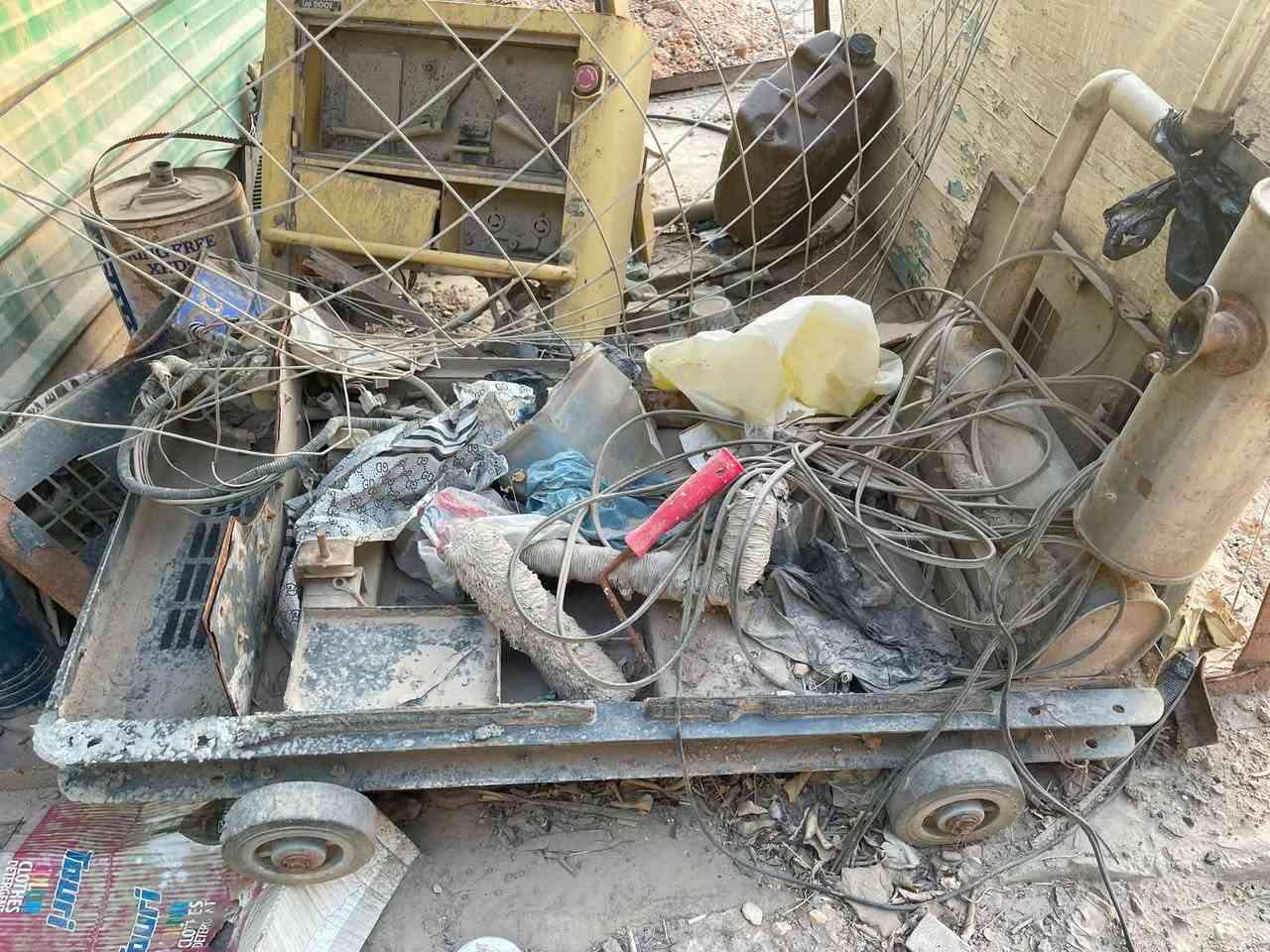 مولد كاتم للبيع علما المحرك كاسر سلندر يعني يرهم تلحمه 
كاز 
بستمين 
راس توليد 10 كيفي 
شتريته كايم محركه 
كل غراضه موجوده  سعر 150 قفل 
***********
