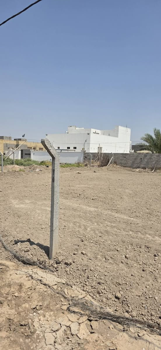 عرصه زراعي  للبيع خلف حي الجامعه ٢٠٠م تتوفر فيها كافه الخدمات للاستفسار على هذا الرقم ***********
