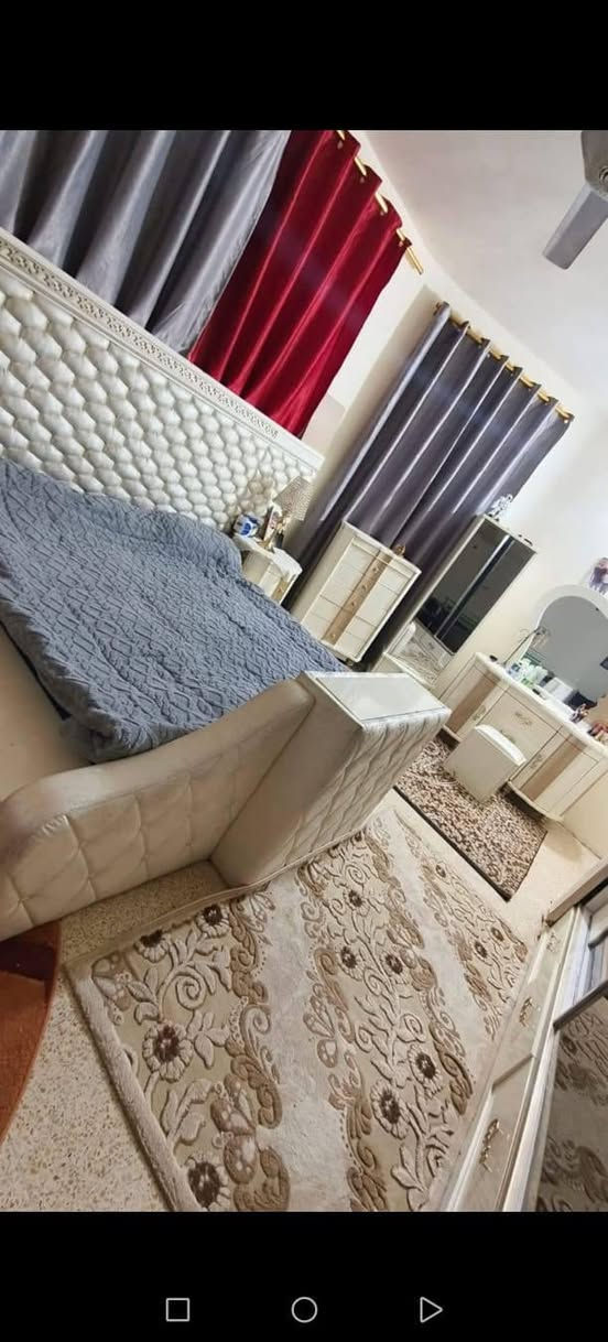 السلام عليكم 
غرفه اخشاب تركيه مستعمله بيها اضرار بسيطه اذا تحبون تجون تشوفوها قبل كم يوم اشتريناها من وحده بس مستعجلين على بيعتها بسبب المكان رايديها ب ٧٠٠ وبيها مجال بسيط مامتواجدين على الفيس للاستفسار والتواصل على رقم واتساب ***********
العنوان الزعفرانيه شارع المعهد خلف المنصه
