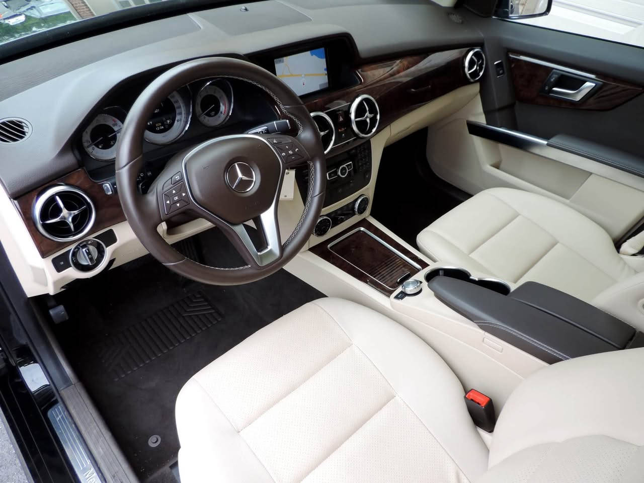 مارسيدس glk 2015 مفحوصة فقط على قرار 102 ابيع فقط معاملة يعني بدون رقم السيارة وارد امريكي ضربة جاملغ خلفي فقط ماشية 135 الف كيلو وجاهزة من كلشي المكان البصرة السعر 105 *********** واتس اب فقط
