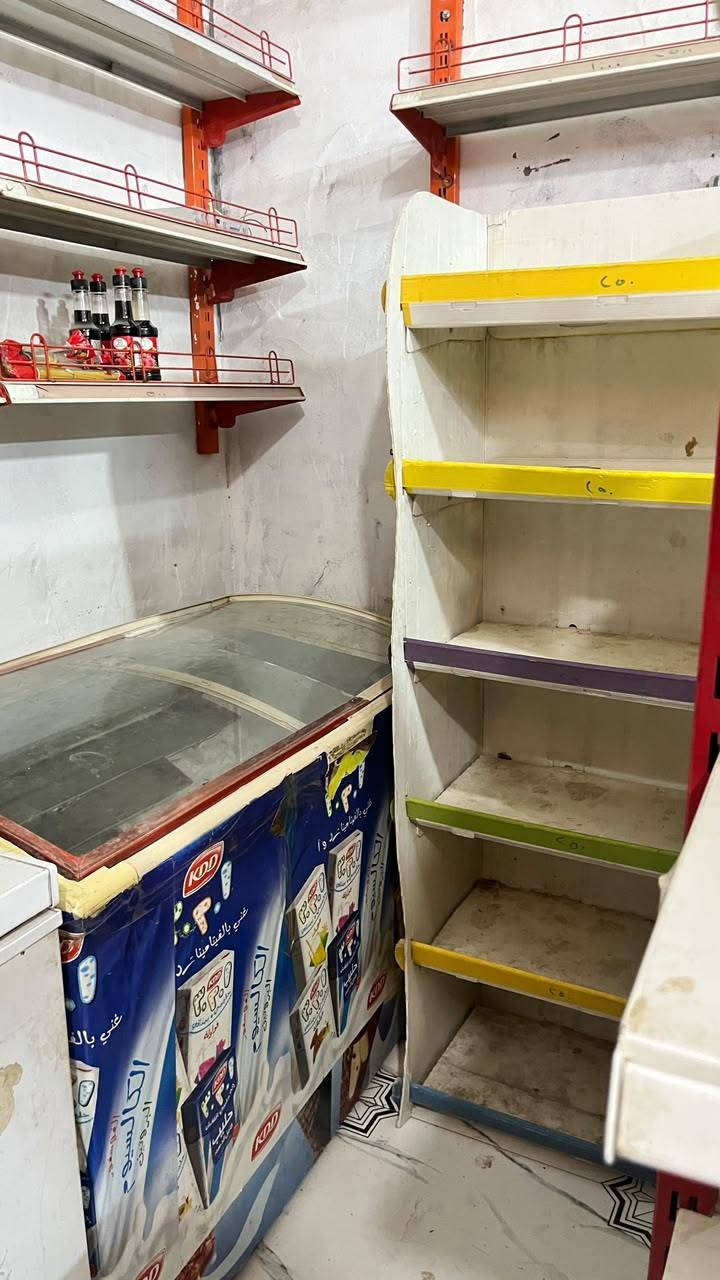 أغراض محل كامل للبيع عارضات 2 مجمدات 2 عارضات جبس 2 رفوف عدد 45  وحده من المجمدات عاطله
9 أمتار
الزبير الشمال
***********
