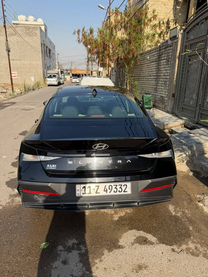 سياره بيها جاملغ بونيد 2024 النتره
محرك 2000  دوش ماش
ماشيه 51ميل
بدون دواخل بدون يربكان سليمه 
تشغيل عن بعد 
154بيها مجال 
مكان سياره بغداد الشعب 
***********
