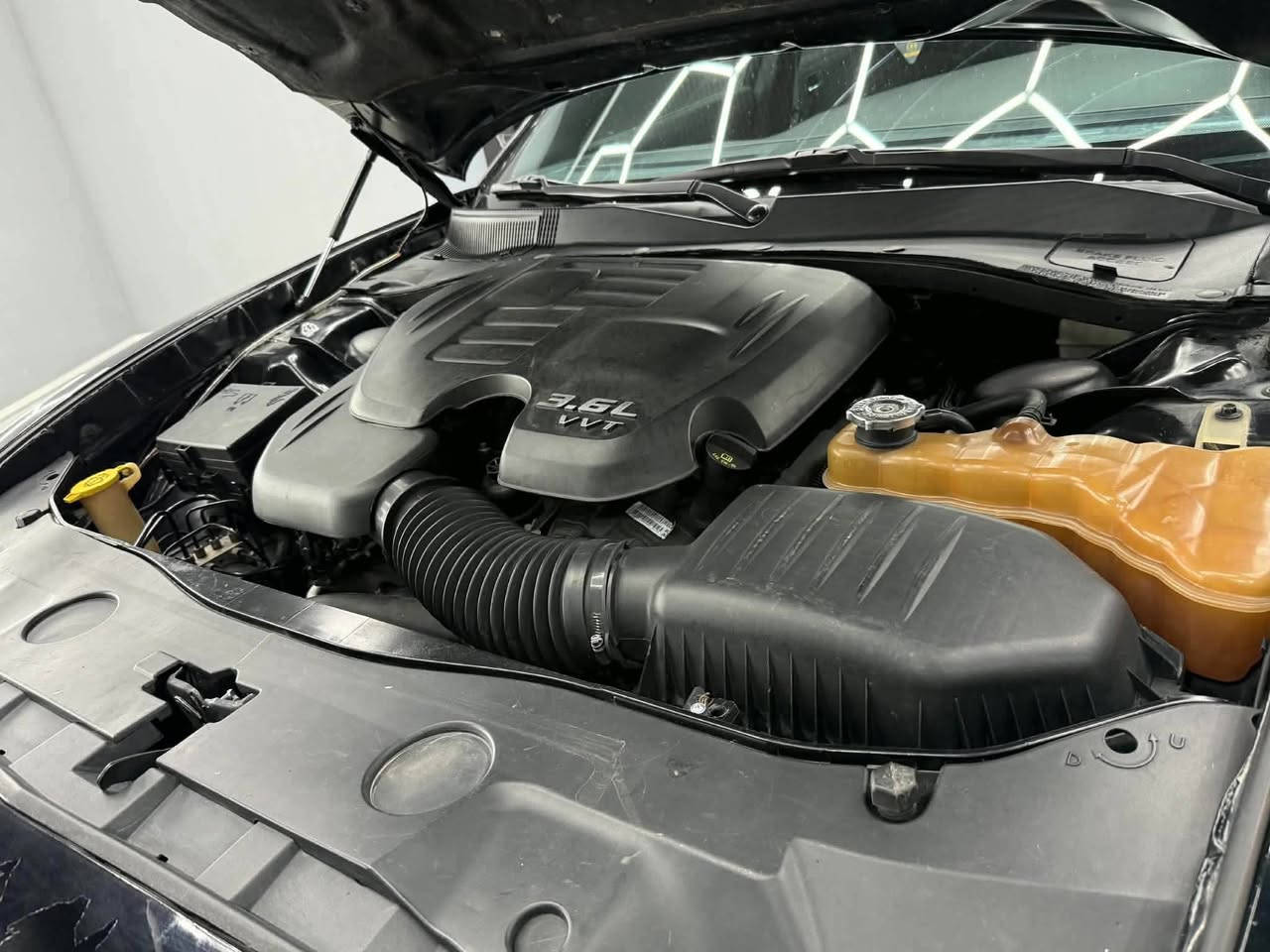 ﷽ 🖤🪬
Dodge charger2012
سعر سيارة (132) ورقه و بيها مجال للطيبين 
***********واتساب 

مكان سيارة بغداد المنصور

للبيع دوج جارجر 2012 مواصفات SXT
مكينه ٦ سلندر حجم ٣٦٠٠ لا صوت لا بخار جديده
 كير و مكينه و تبريد اكسل بشرط مكينه 
جديد صدر جديد وتخم تايرات جدد هن والويل
رقم و سنويه جديد 

سياره بدون حادث بس البونيد مبدل ابو الفتحه  

«——————————————————-

نص مكتوب في الصور:
- @fghjkvlp