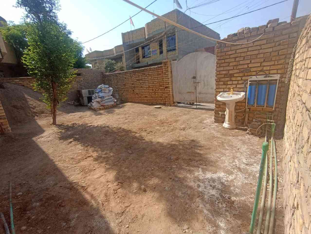 دار سكن 200 م 10 واجهة و 20 نزال
الخاجية منطقة ال3000 قريب شارع 40 سابع بيت 
بناء طابق واحد 2 غرفة نوم كاملات 
هول نقص بياض
الاستقبال نقص أرضية + جدار 
الحوش أيضا ما كامل عوزة أرضية 
للاستفسار ***********
