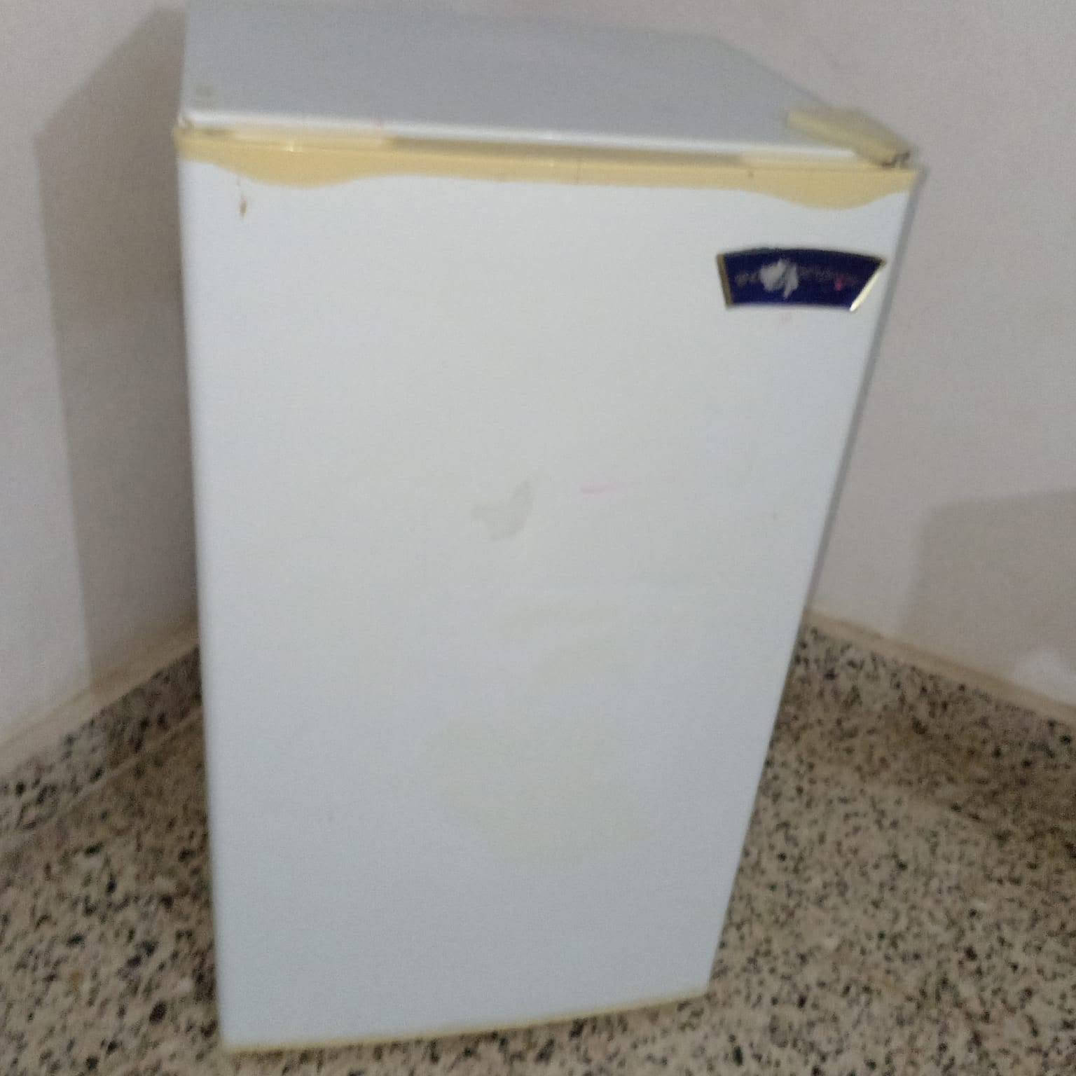 السلام عليكم موجود ثلاجه صغيره البيع السعر ٥٥وبيه مجال العنوان الانبار قضاء عنه الرقم ***********
