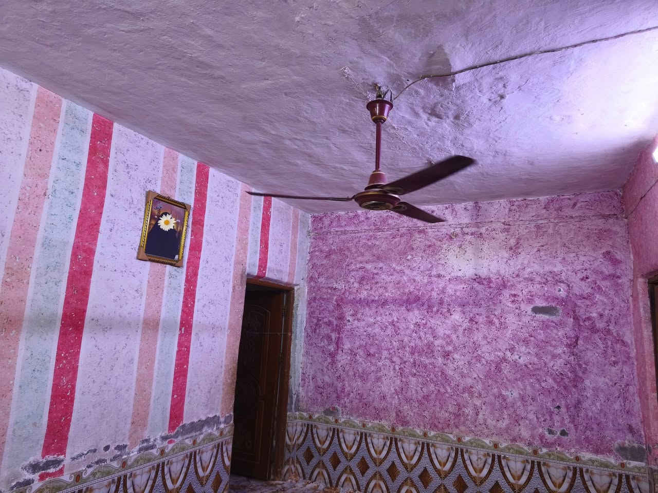 السلام عليكم
بيت طابو صرف 
🏠قديم مترمم مساحة 200 متر 
📍 شارع جامع المحسن قريب على جامعة العين 
السعر 150 قابل لتفاوض 
للتواصل ***********
