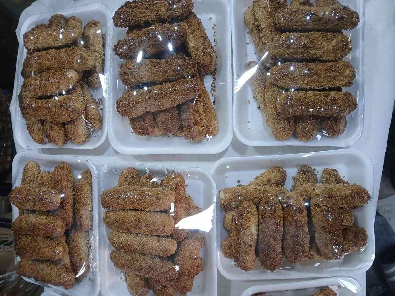 سلام عليكم للبيع كعك ابو السمسم سعر الماعون 1000 دينار ومتوفر كميا خير من الله  رقمي ***********
