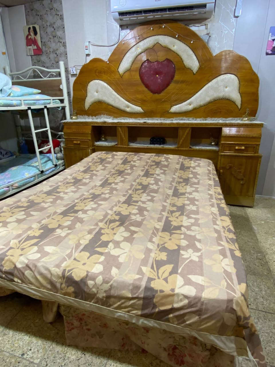 غرفه نوم كامله كلشي مابيهه سعر 425 وياهه دوشك 

تخم كامل 2 كبار  و4 ام نفر سعر 225 وبي مجال 

مكان حي العسكري الديوانيه 

لرقم *********** مامتواجد ع فيس @إشارة
