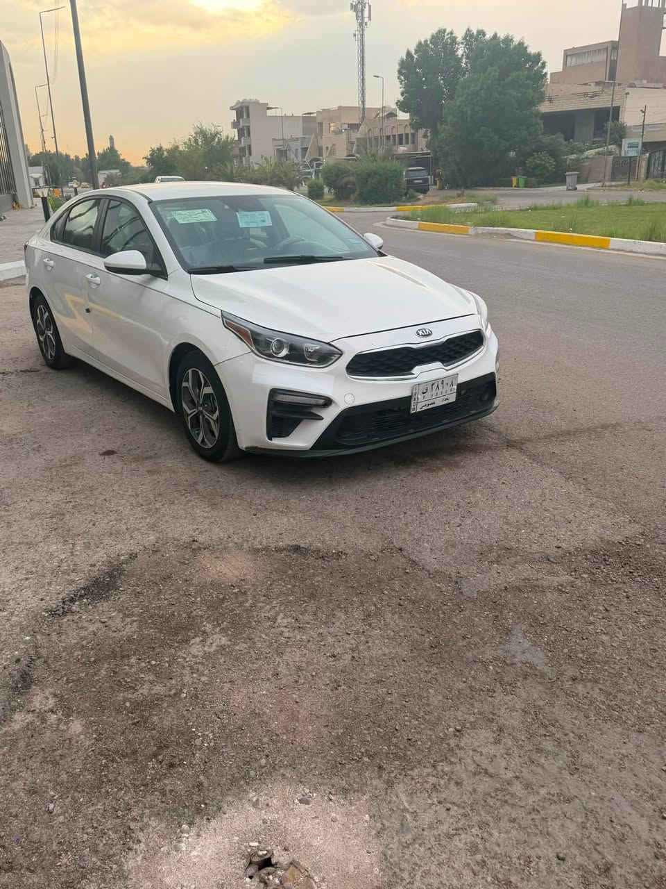 السلام عليكم عندي كيا فورتي للبيع موديل ٢٠١٩ رقم بغداد شرط التحويل وراد أمريكي بدون تبديل بدون صبغ فقط دعامية وبل دوسة الباقي بدون صبغ مكينة ٢٠٠ دوش كير أي تي منضومة تبريد جديد صدر امامي خلفي سيارة جاهزة ع آخر حباية صور الحادث مرفقة ول سونار مرفق لاستفسار *********** عنوان بغداد السعر ١١٣ وبيها مجال
