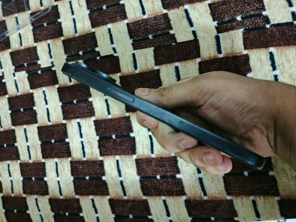 السلام عليكم 
ايفون 15برو ماكس عربي شرق اوسط 
بطاريه 85
ذاكره 256
 اللون تيتانيوم اسود 
مستبدل شاشه اصليه بس تقره غير معروف 
وفطر بلظهر 
السعر 750 
***********
