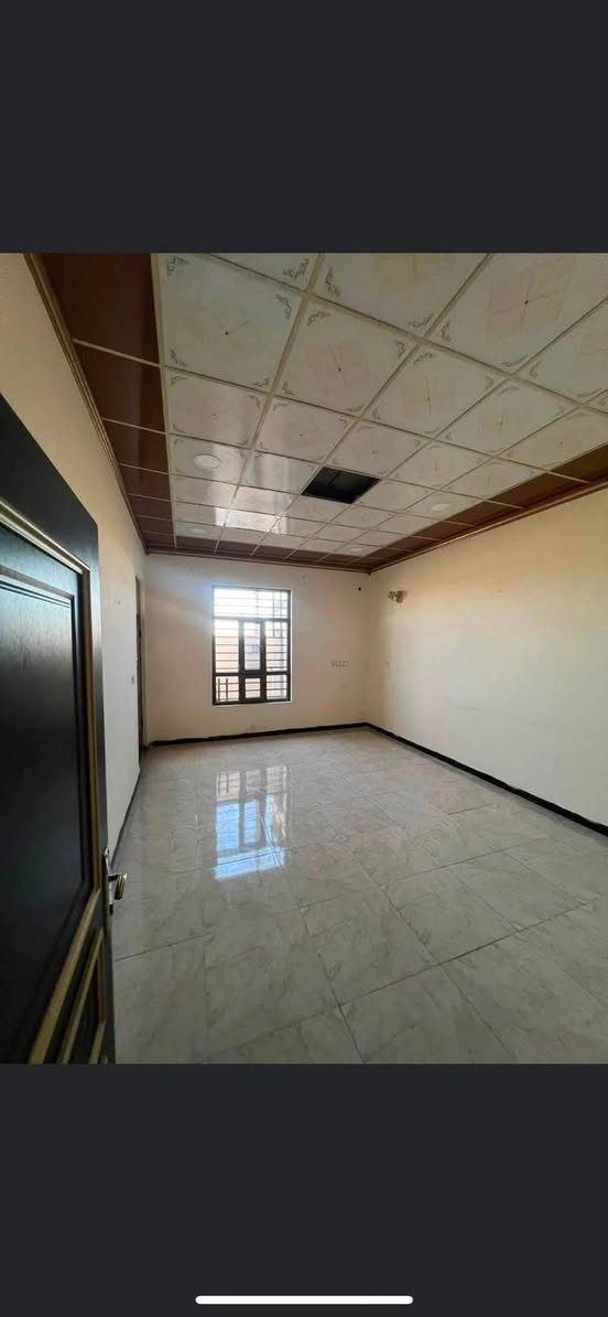 🏡 **للإيجار – دار سكنية في تكريت / القادسية – شارع الكراج مقابيل يوسف الجعفري ابو الملابس**
✅ طابقان
✅ المساحة: 150  م² وجه 7 ونص
🛏️ 3 غرف
🛋️ صالة
البيت كلش نضيف

💰 **بدل الإيجار: 400 ألف دينار شهريًا**

📞 للاستفسار:
***********
***********
🏡 **للإيجار – دار سكنية في تكريت / القادسية – شارع الكراج مقابيل يوسف الجعفري ابو الملابس**
