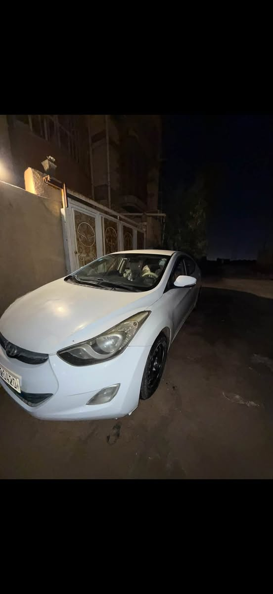 ابيض خليجي • ٢٠١٣ • رقم إنكليزي