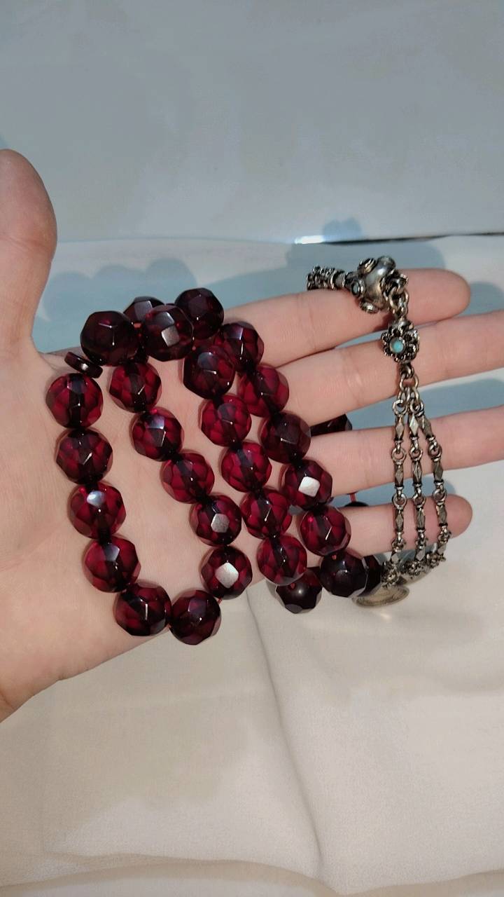 السلام عليكم
مسبحه كهرمان📿 تراش فرنسي🇫🇷 
 33حبه
الوزن مع الكركوشه ٩٠غرامg
 بدون كركوشه ٧٣اغرامg
 كركوشه فضه ناصية🥈
للاستفسار والتواصل 
واتساب ***********