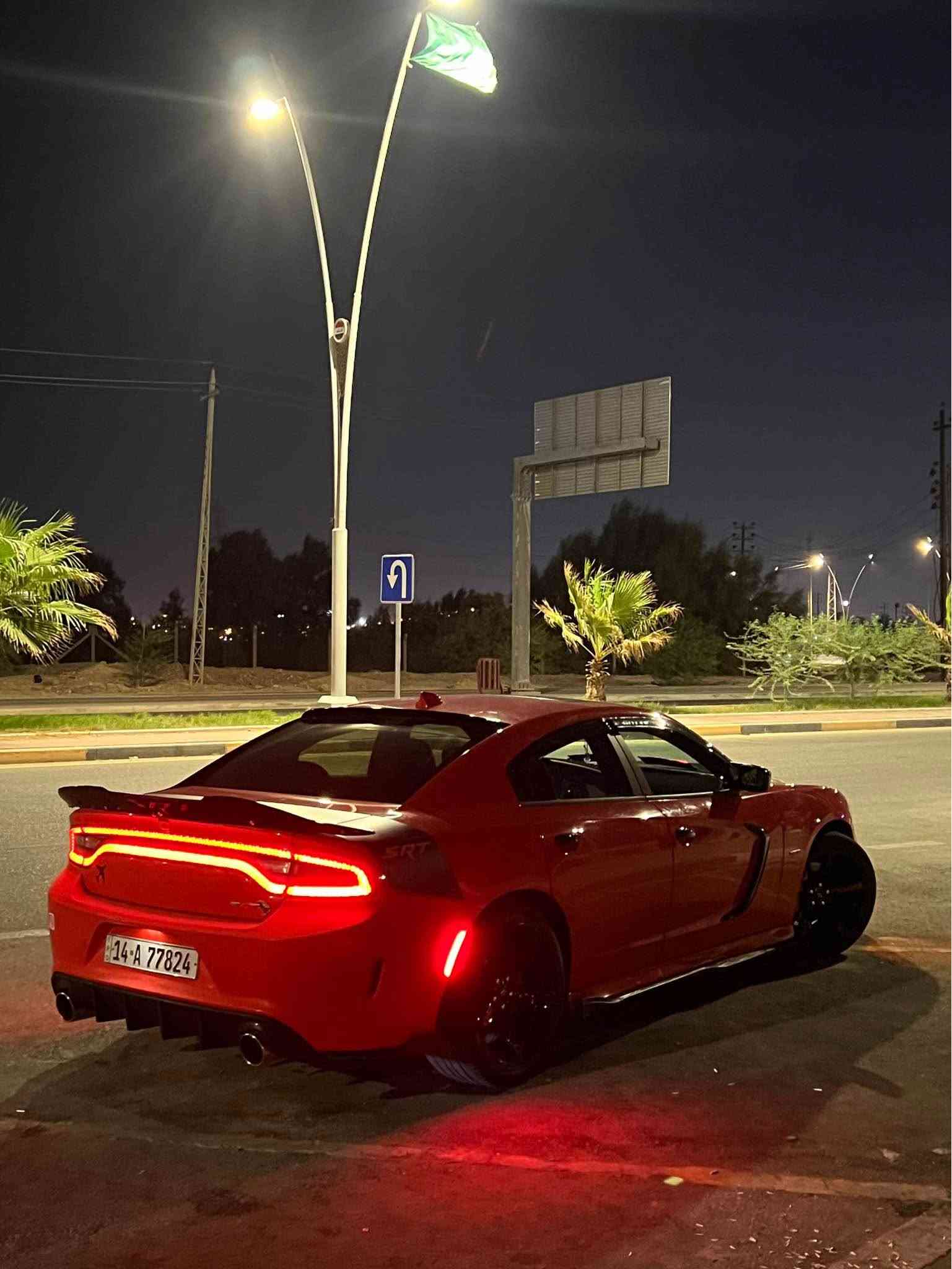 *للبيع دوج جارجر 2018 RT 👑 

*المواصفات:*

- *الوارد:* امريكي 

- *المحرك:* 5.7 HEMI 8 

- *الكير:* 8 نمر اوتوماتيك + شفتات بالستيرن

- *رقم:* بصره بأسمي تحويل مباشر

- *المكان:* البصرة

*مواصفات الفل:*

- شاشة كبيرة Uconnect لمس

- شاشة تحكم + نظام تشغيل عن بعد

- داخل جلد + تحكم كهربائي

- تبريد وتدفئة كشنات

- كشتات امامي وخلفي

- بصمة تشغيل + بصمة ابواب

- حساسات + كاميرا رجوع

- + مانع انزلاق + 8 ايرباك

- ويل 20 اصلي RT

- كزوز سبورت +عادي 

*الضرر:*

جاملغ وبنيد فقط

*السعرالمطلوب 220 وبخدمه الشراي 

البيع شرط التحويل.. الشراي يتصل مكلف بل نشرر*********** الزبير, البصرة
