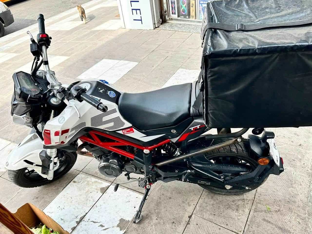 لام عليكم بنلي135دراجة نضيفة برغي ممفتوح بلمكينه رقم بغداد سعر2300وبيهة مجال مكاني***********
