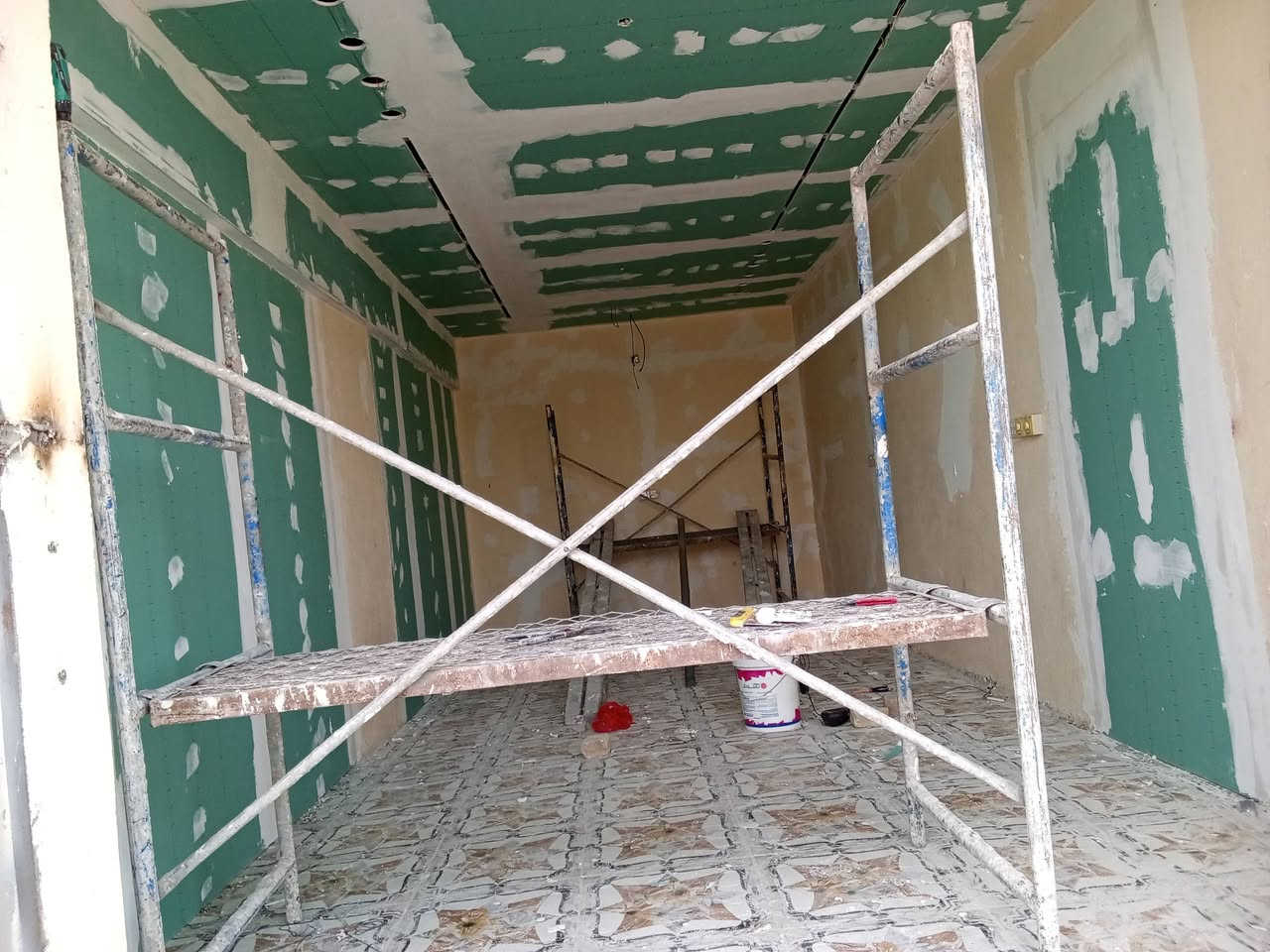 استاذ ديكورات • متفرغ • جميع المحافظات