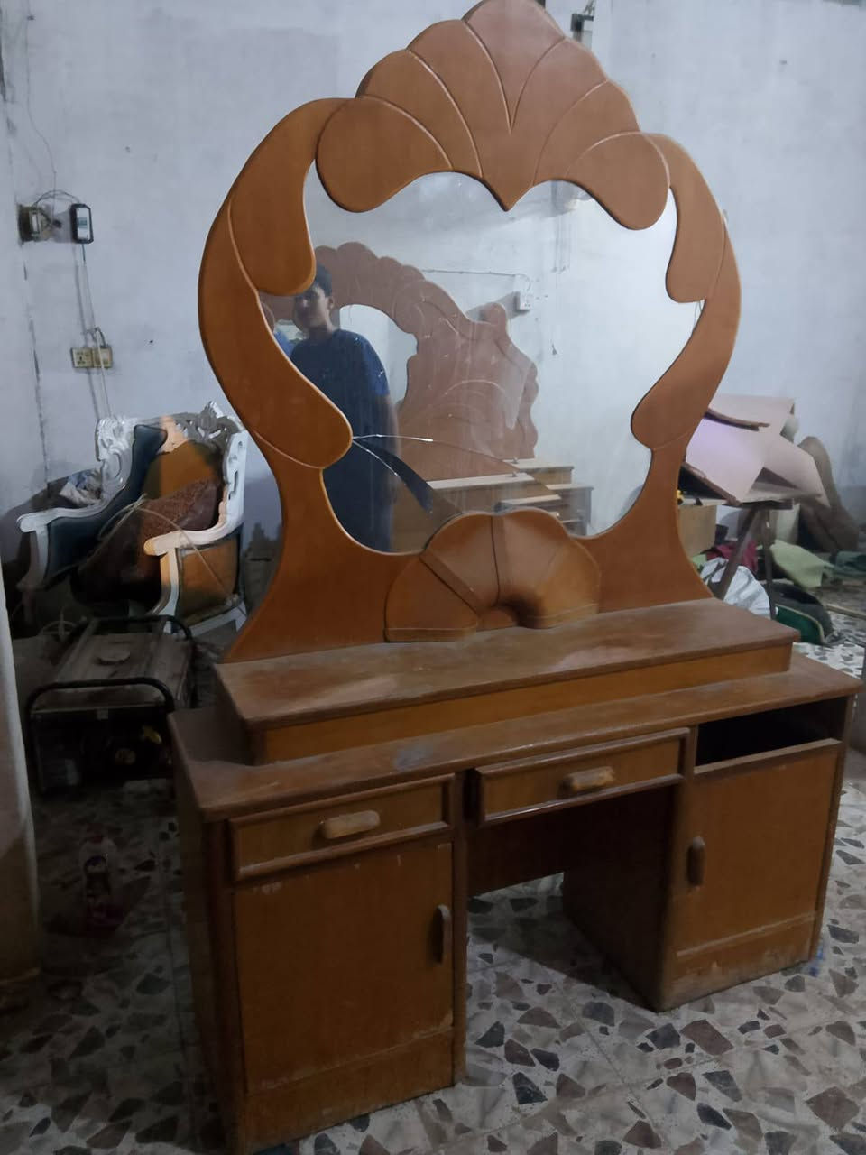 للبيع غرفه مستعجل اي ضرر مابيه كل كامل المكان حله اتصال ***********
