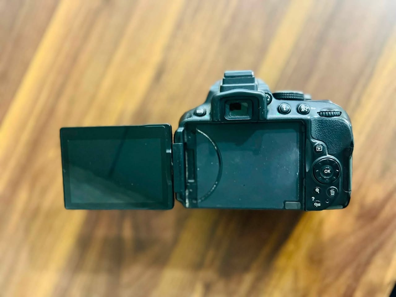 Nikon D5300
📸 الكاميرا بحالة ممتازة ونظيفة، استخدام شخصي.

المواصفات والملحقات:
✅ عدسة أصلية Nikon AF-P DX 18-55mm VR
✅ بطارية أصلية
✅ شاحن أصلي
✅ حزام Nikon أصلي
✅ حقيبة كاميرا

📷 الكاميرا تعمل بكفاءة تامة، ومناسبة للتصوير الفوتوغرافي والفيديو.

💰 السعر: خاص . 

📞 واتساب: ***********
