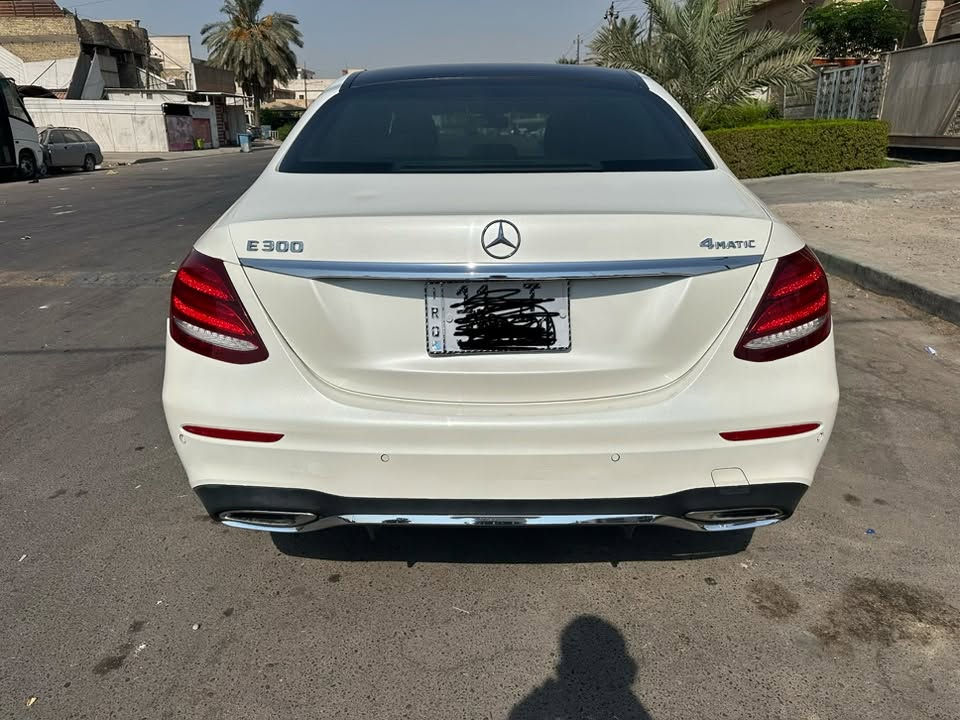 E300 
رقم بغداد ابسمي ماشيه 28 ميل فقط تبديل صندوق 
جديده جدا فووول موصفات مكينه 2000/ توربو 
تخم تاير جديد
مكاني بغداد 
***********
