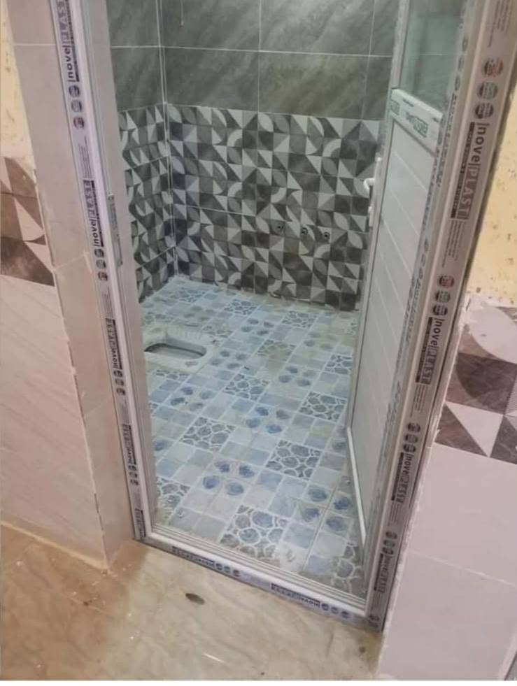 السلام عليكم . متوفر بيت للايجار  في ابو خستاوي شارع سيد علي  بي غرفتين نوم جوه وحده وفوك وحده البيت نظيف جدا .. مو بعيد عن الشارع العام
سعر الايجار ٢٧٥ 
للاستفسار ***********
***********
