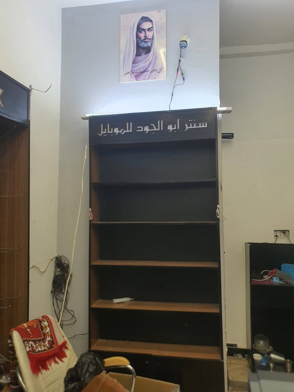 السلام عليكم
عندي هذن فاترينات اريد ابيعن 
خشب ثكيل امدي اف 
سعر الوحده 100الف 
*********** 
بغداد الجديده شارع المسبح
