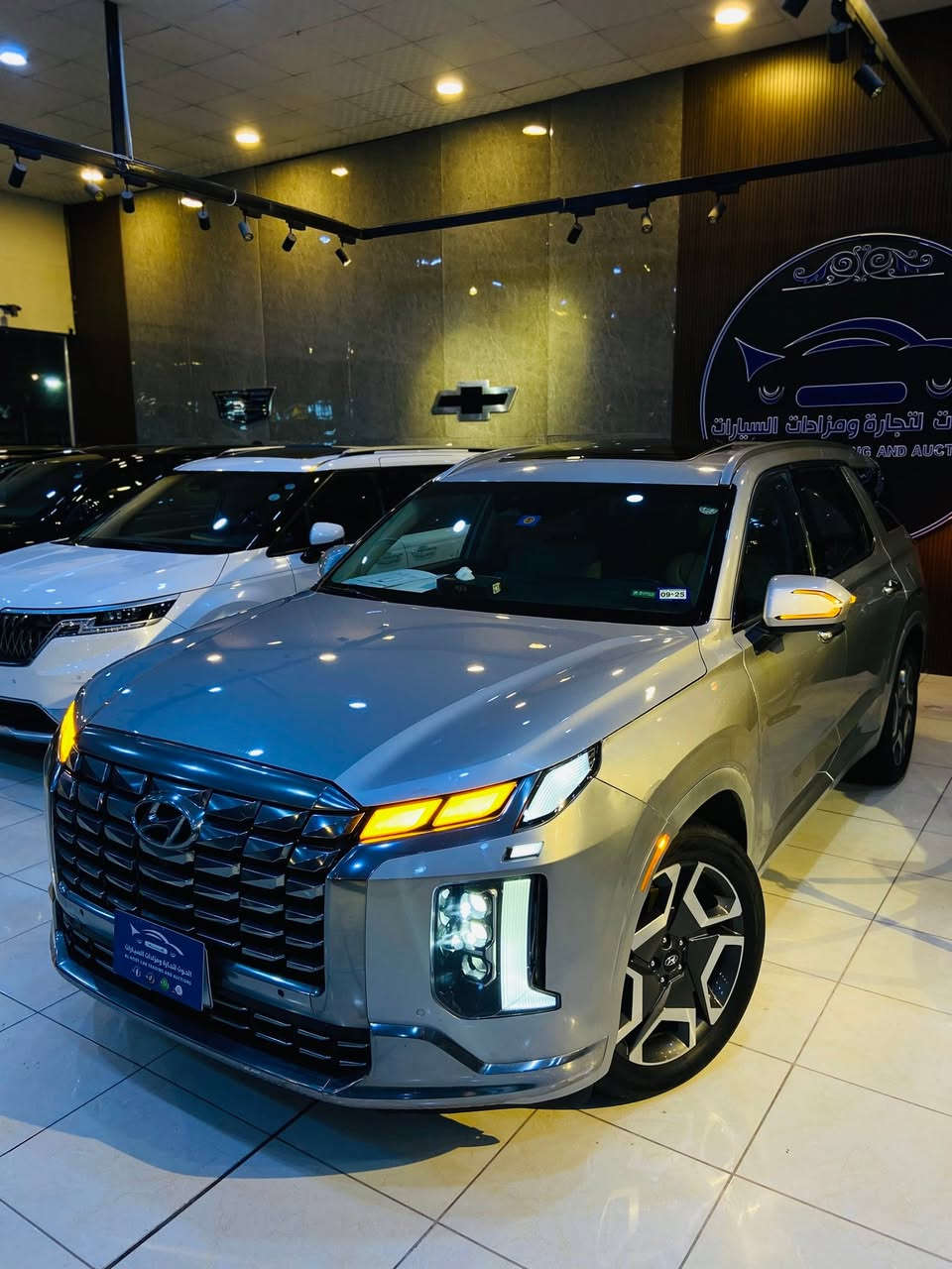 #اعلان_بيع_سيارة
🔷السيارة : هونداي بالاسايد SEL PREMIUM 🔥
🔷سنة الصنع : 2024
🔷اللوحة : اربيل
🔶السعر : 268 ورقة
🔷الضرر : صبغ قبغ جنطه وطرف جاملغ خلفي واطراف بيبان جهة الصدر صبغ . 
🔷ضرر الايرباك : بدون ضرر
🔷رقم الشاصي : KM8R44GE2RU675046
______________________________________
🔷المواصفات : 🔥
🔹حجم المحرك 6 سلندر 3.8L 
🔹عداد المسافة  22 الف ميل 
🔹كاميرات 360 درجة
🔹رادار امامي وجانبي وخلفي
🔹تنبيه الخروج عن المسار
🔹سمارت بارك (تحريك السيارة بالريمونت)
🔹حساسات امامية وخلفية
🔹لد داخلي محيطي متغير
🔹كراسي جلد ابيض 
🔹فتحة سقف
🔹اوتو هولد
🔹 تحكم ستيرن جهتين
🔹ويل كب حجم 20 انج مع اطارات بحالة جيدة
🔹لايتات LED بالكامل
🔹شاشه تحكم بالايعازات
🔹سستم الصوت harman/kardon
🔹تبريد وتدفئة الكراسي الامامية
🔹تبريد وتدفئة  الكراسي الخلفية
🔹الكراسي كهرباء
🔹ميموري كرسي السائق
🔹ستائر خلفية
🔹جنطة كهرباء
🔹بصمة ابواب وتشغيل وتشغيل عن بعد
🔹مع باقي المواصفات الاعتيادية
————————————————————————
☎️ الاتصال :

***********
📍النجف الاشرف - المدينة المائية - معرض الحوت .
— في ‏الحوت للسيارات HOOT CARS‏.
