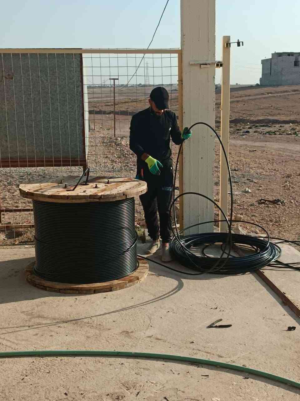 كهربائيين كادر ابو العباس لتسليك الكيبلات في الموصل
و سهل نينوى وتحويل مواقع في 

داخل الموصل تحياتي الجميع 

*********** ابو العباس الكهربائي 🦅 ⚡

*********** ابو العباس الكهربائي 🦅 ⚡
