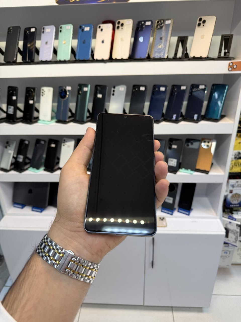 🔥 مستعمل — Samsung Galaxy S26 Ultra 🔥

💾 الذاكرة: 256GB

📱 المواصفات:
• شاشة 6.9 إنچ Dynamic AMOLED 2X
• دقة QHD+ ومعدل تحديث 120Hz
• معالج Snapdragon 8 Elite Gen 5 for Galaxy
• كاميرا رئيسية 200MP
• زوم بصري 3x و5x
• تصوير فيديو 8K
• بطارية 5000mAh
• شحن سريع 60W
• يدعم S Pen
• Galaxy AI
• شاشة خصوصية مدمجة

📍 العنوان: كربلاء — حي العامل — السوق الأخير
📞 للتواصل: ***********

🔥 السعر 1,250,000 دينار فقط 🔥
