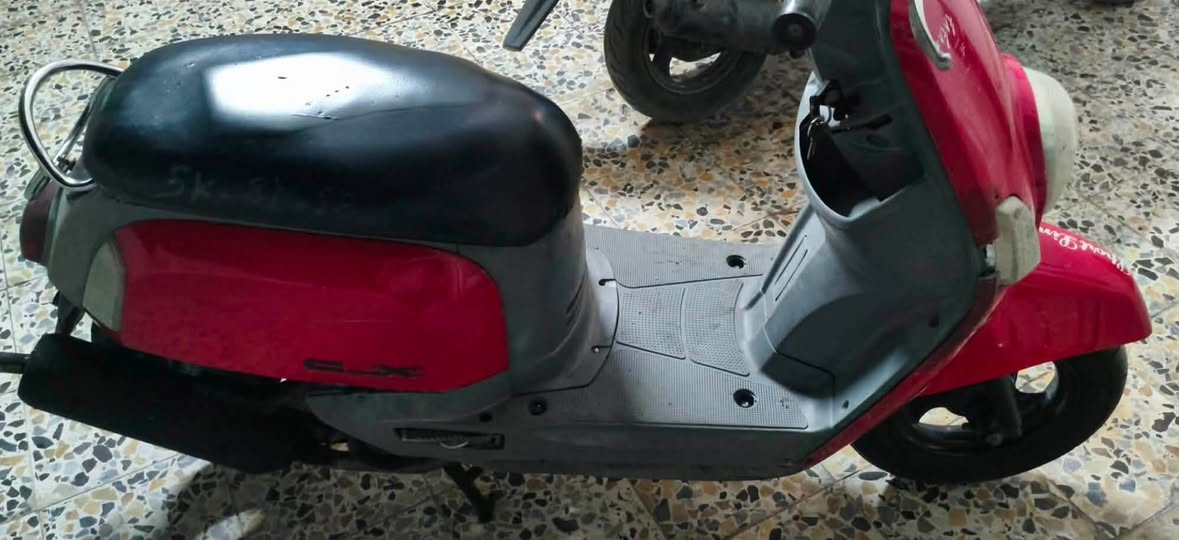 السلام عليكم دراجه للبيع ماكس بوليسي اوراق بسمي  السعر 350  بيه مجال قليل جدا  بيها  قبق هندر مسكور تشتغل سلف نكره  مكينه مبدل بيها فقط  بوش وبستم فقط خير من الله ناعمه شراي يتصل او علئ الخاص ***********
