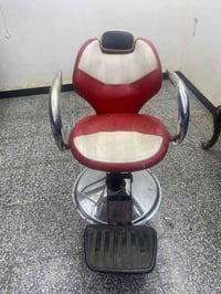 كرسي حلاقه للبيع السعر 75 للستفسار الرقم 07716628802