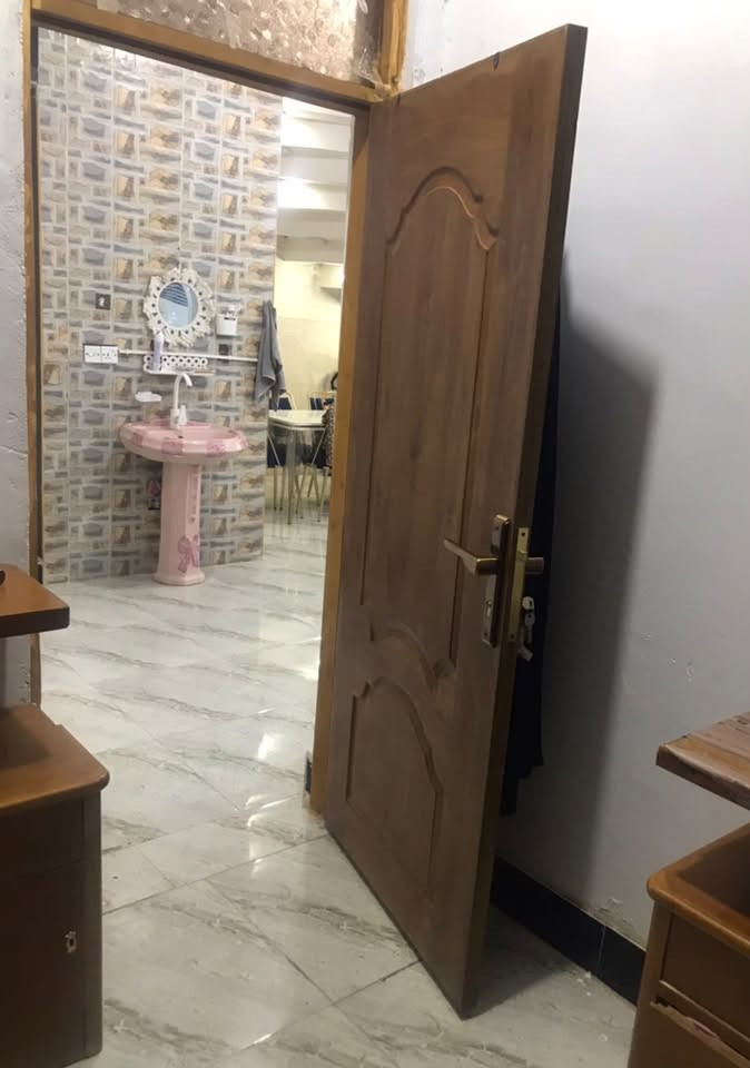 السلام عليكم بيت طابو زراعي ٢٥ كونكريت مسلح رباط صب مسلح بناء حديث طابوك يتكون من استقبال ٧في ه وصاله ١٠في ٥ ومطبخ ٥في٤ وغرفه ٥ونص في٥ وغرفه ثانيه بس اساس وحمام ٣ في ٢ونص وكلدور مكان خلف كوفي الزعيم ع شارعين مجاور الاستاذ داود الاسطه للاستفسار ***********
