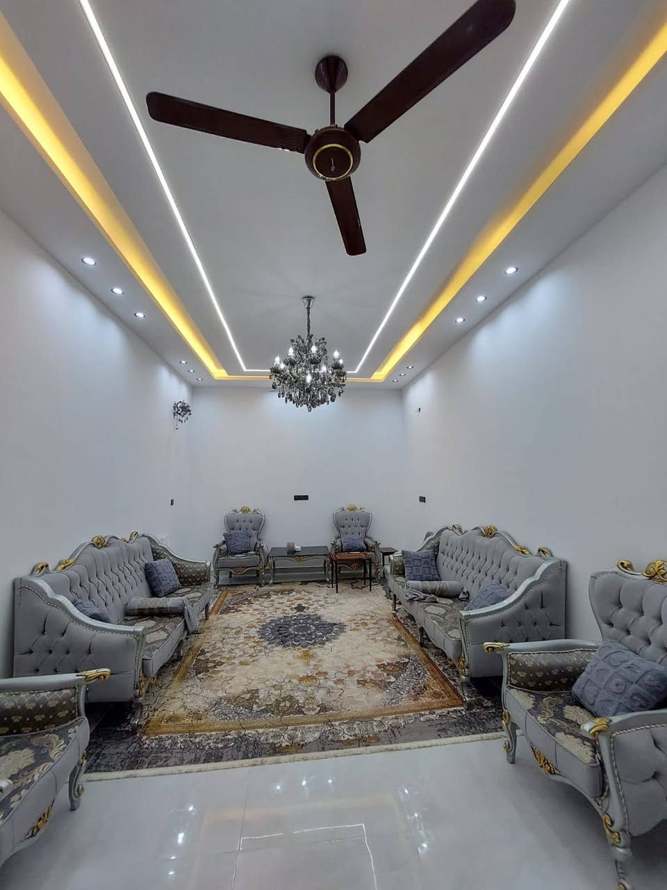 بيت ٢٠٠ متر ع ساحه وشارع بالموحيه مقاطعه ٣٩ قاطين كونكريت مسلح مطلوب إسكان ٦٠ مليون يتكون من ٢ غرفه واستقبال ومطبخ وصاله وصحيات والطابق الثاني ٤ غرف بيت جديد ابو كيان ***********  لمزيد من العروض ادخل على رابط كروب الوات ساب
https://chat.whatsapp.com/FmpEecBasdwIruejFomvi8?s=cl&p=a&mlu=4
